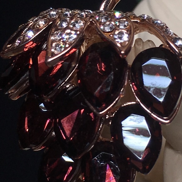 Grapes Teardrop Crystal Brooch - Picture 4 of 16